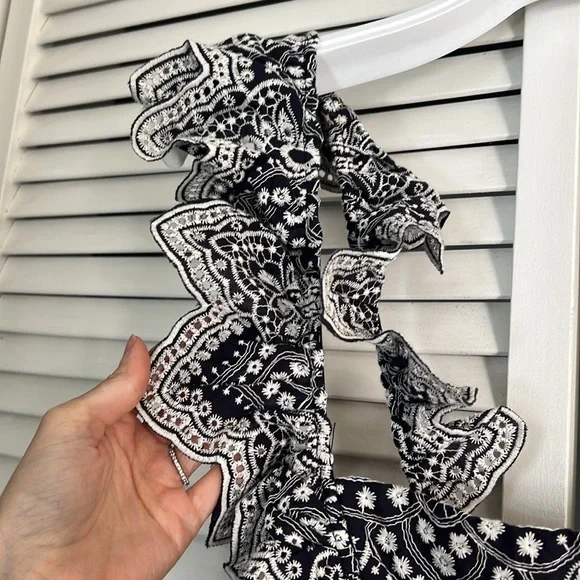 ELLIATT TYRA MAXI LACE DRESS - Picture 8 of 9